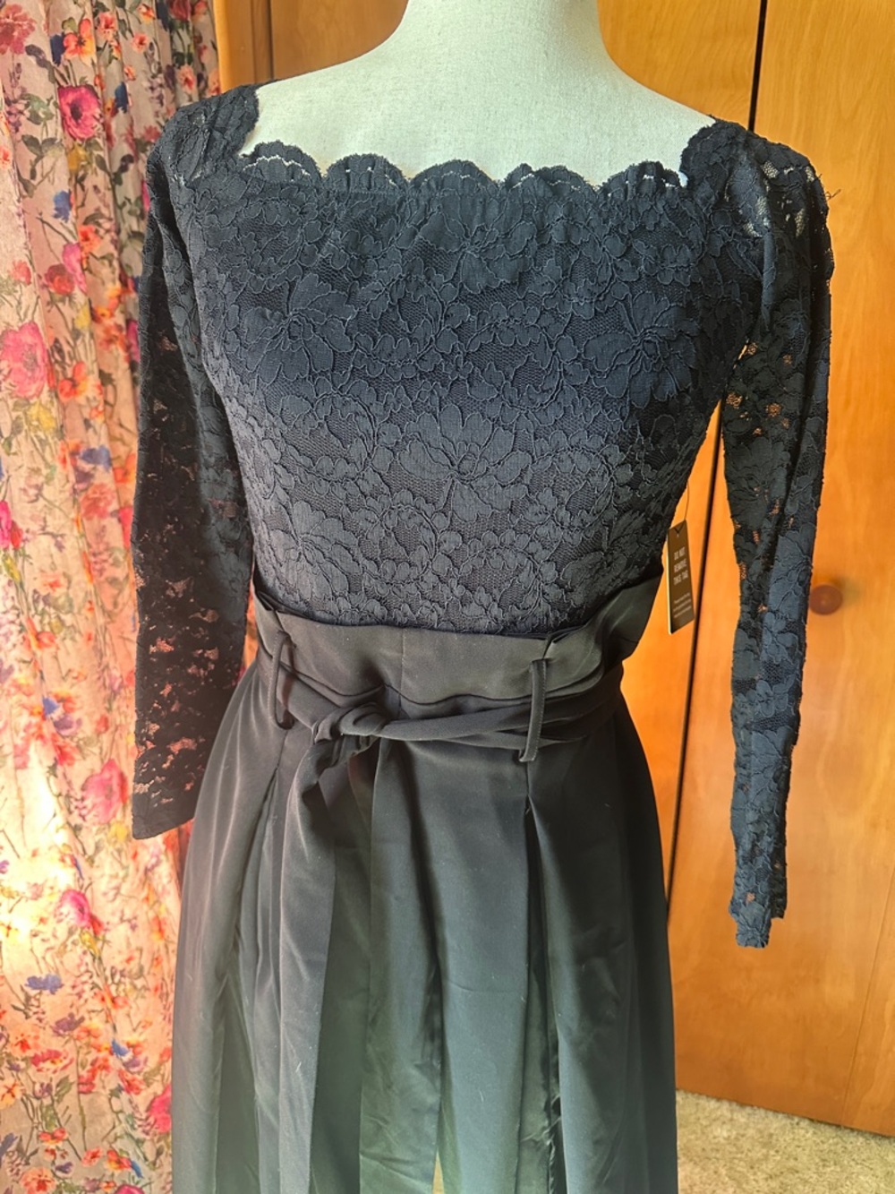 Elegant Black Lace Long-Sleeve Evening jumpsuit - Picture 3 of 15